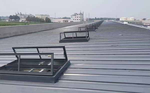 某中学室内体育馆阎良排烟窗改造项目