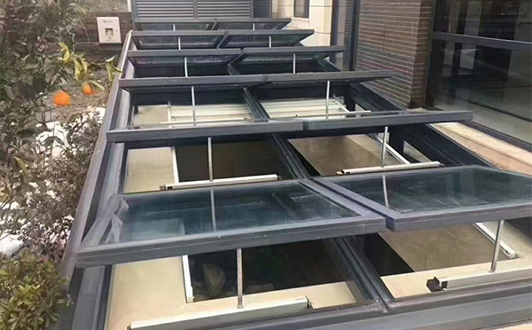 某轨道交通车辆维修车间阎良排烟窗应用