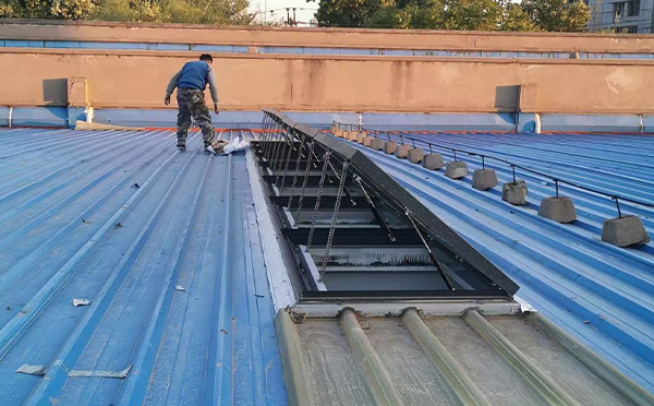 某区域性物流仓储中心阎良排烟窗系统安装项目